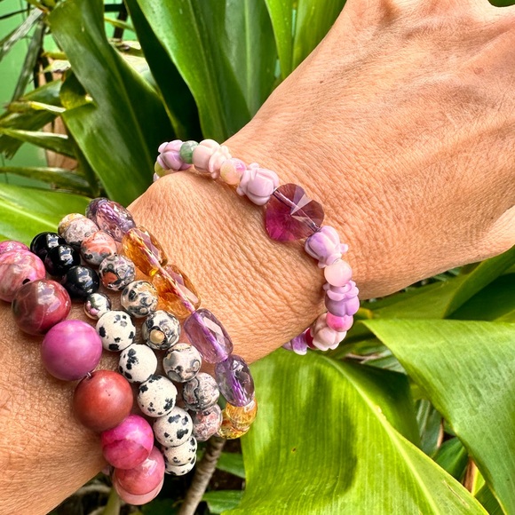 178A. Persian Jade & Pua Kalaunu (crown flower) w/ Swarovski heart Bracelet - Picture 7 of 8